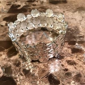 Silver metal stretch bracelet